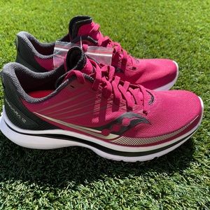 NWOB Saucony Kinvara 12 Women's Cherry, Silver S10619-5 SIZE 7.5